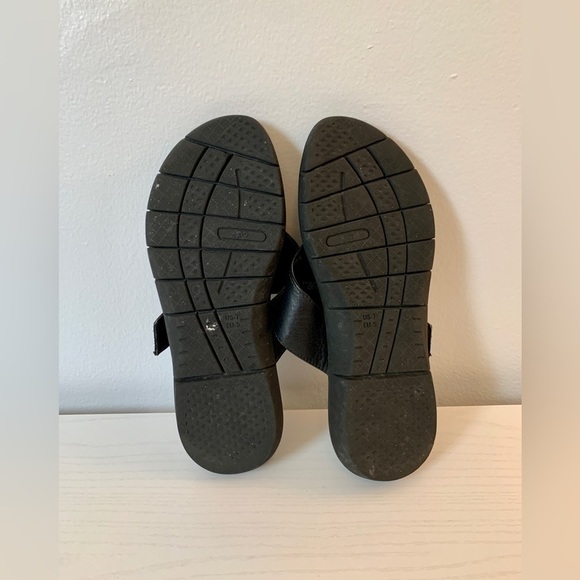 A2 Aerosoles Wipline Flip Flop Sandals Black Leather Thong 7 Coach Cushion Buckl - Picture 7 of 9